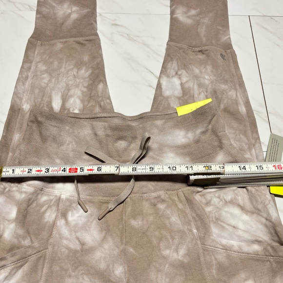 NWT All in Motion High Rise Tan and white soft jogger sweat-pant side pockets S - Picture 6 of 7